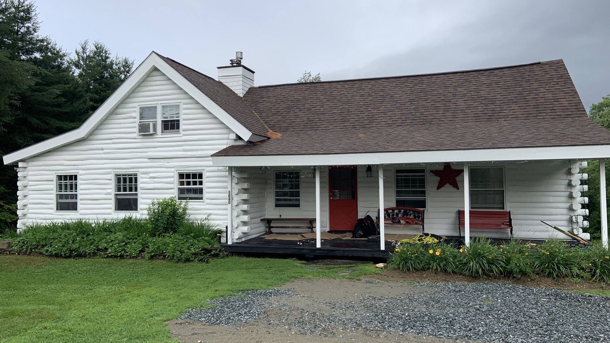 Stowe Hollow House | Located in the heart of Stowe Hollow! Close to town! Close to skiing!