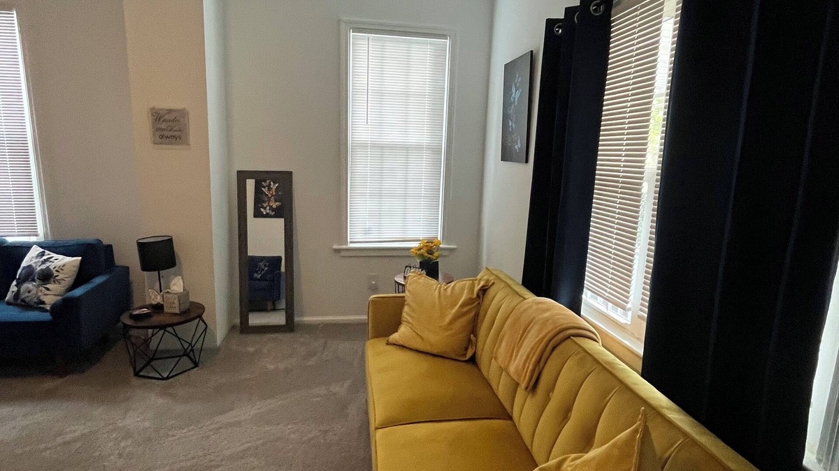 Downtown House | Located in the Heart of Downtown Hampton rent for 30 days or more!