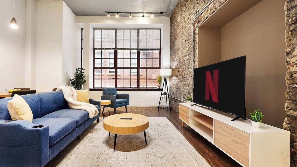 Cultural District Apartment | Located in the heart of the lively Cultural District, our spacious and stylish loft offers both elegance and convenience. Enjoy modern luxury just a brief drive from the energy of Steelers Stadium.