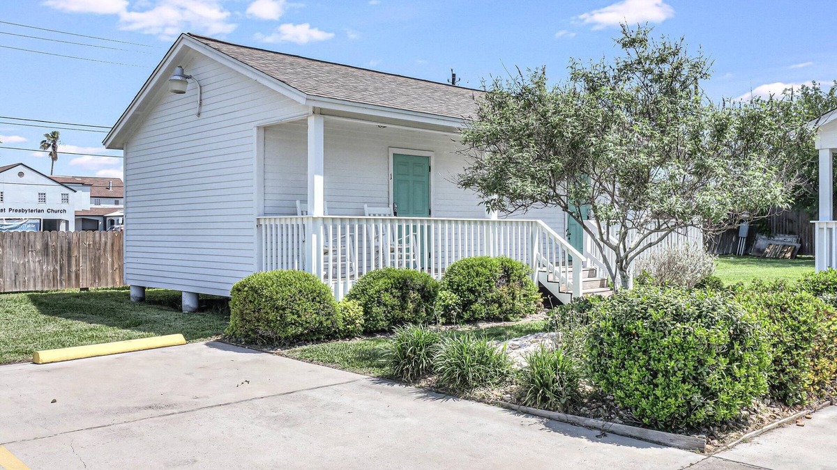 Rockport Cottage | Located in town, walking distance to marina and festival grounds. Cottage 1