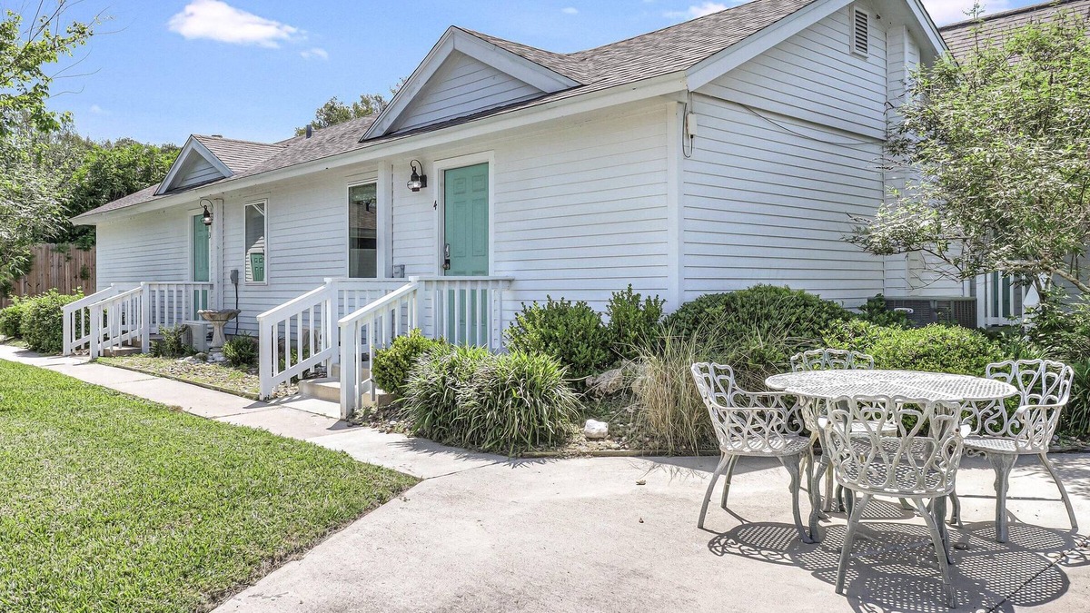 Rockport Cottage | Located in town, walking distance to marina and festival grounds. Cottage 3