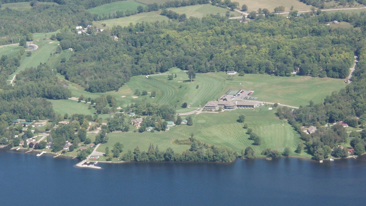 Fenelon Falls Cottage | Located on a Waterfront Golf Resort
