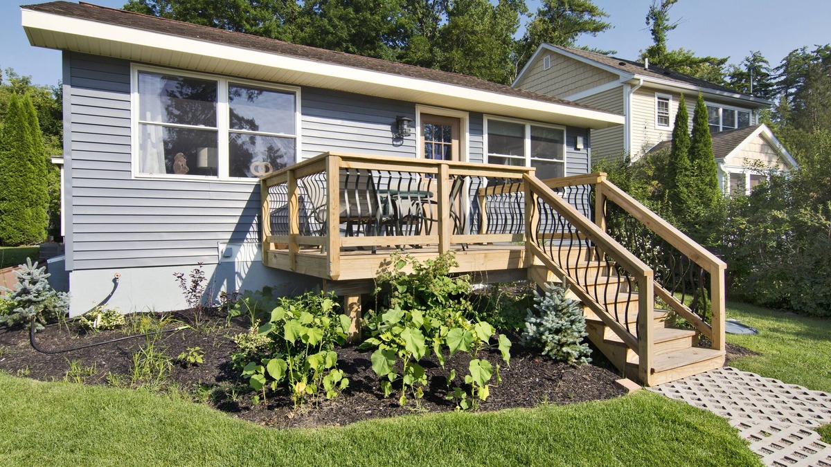 Lake George Cottage | Located On Beach Road In Lake George!