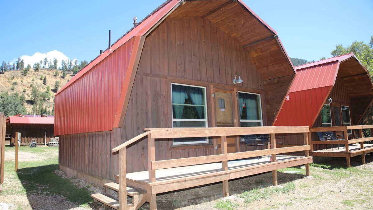 Red River Cabin | Located on our Private Fishing Pond