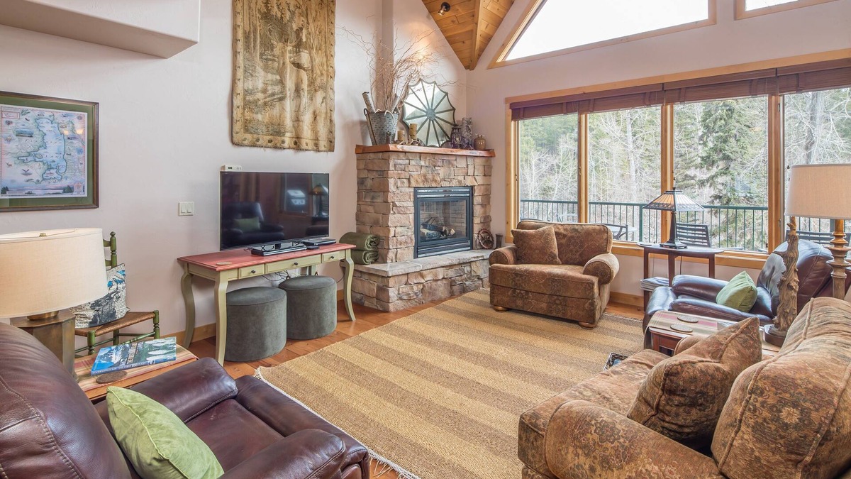 Bigfork Condo | Located on the banks of the Swan River in Downtown Bigfork w/central AC - Chickadee Chalet