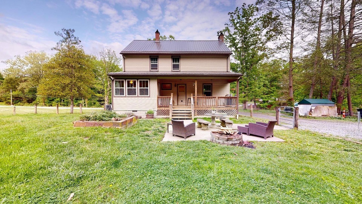 Ansted House | Located on the border of New River Gorge National Park and Hawks Nest State Park