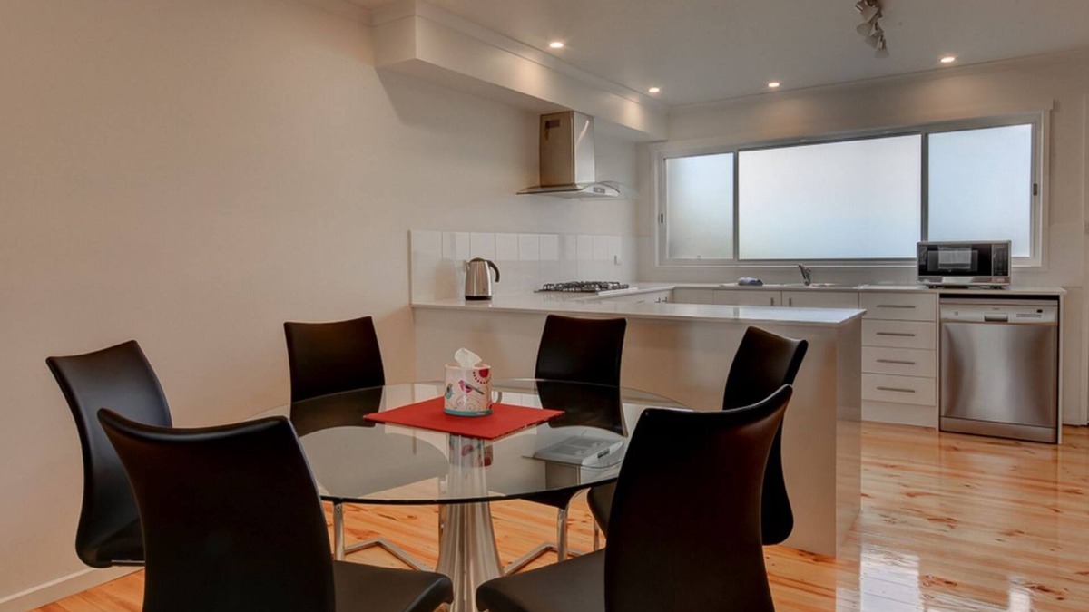Port Fairy House | Located only a stone's throw to East Beach