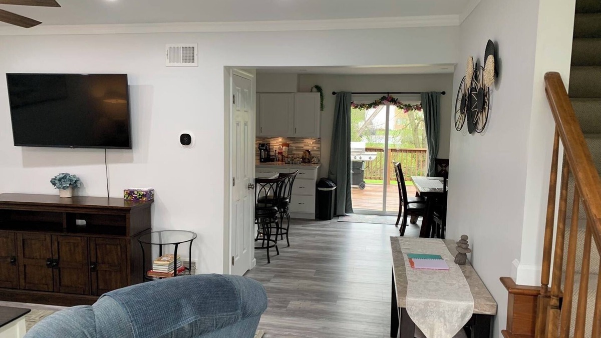 Elizabethtown House | Located right at the center of Elizabethtown , Lancaster, York and Hershey park.
