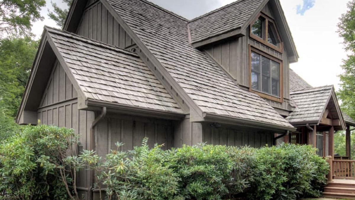 Lake Toxaway House | Located to Mountain Amenities, but Tucked Away for Relaxation.