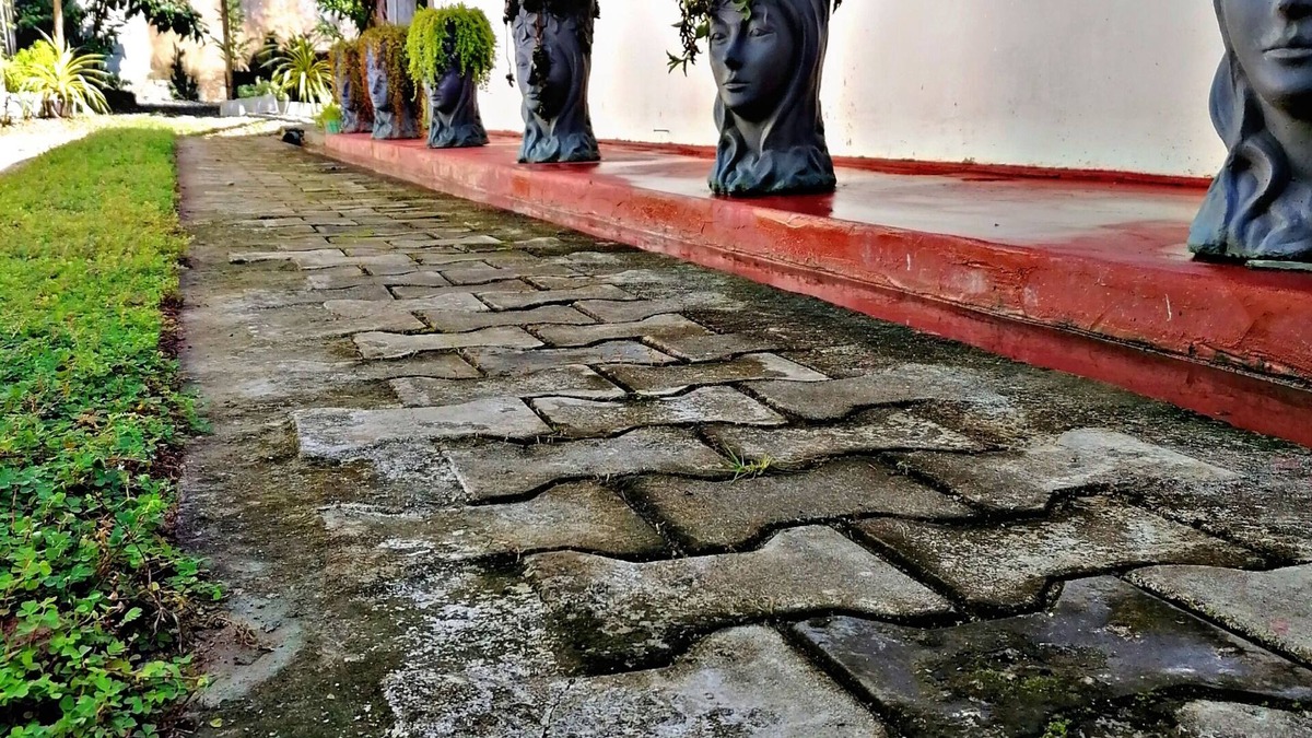 Pelena Apartment | Located very close to the beach & surf spot. The holiday can be spent freely.