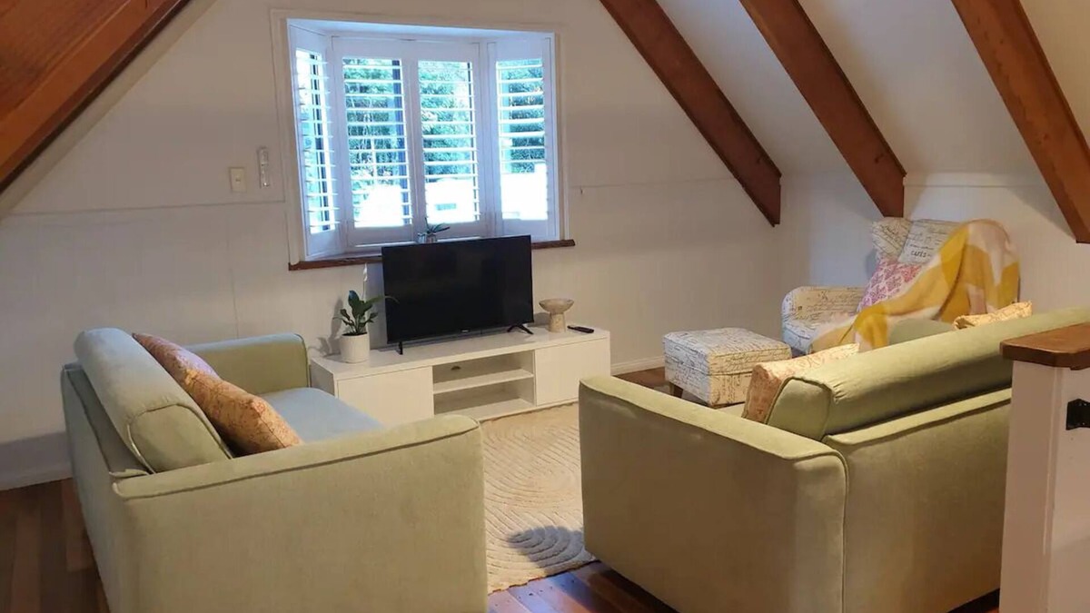 Eagle Heights House | Locatio Location Location