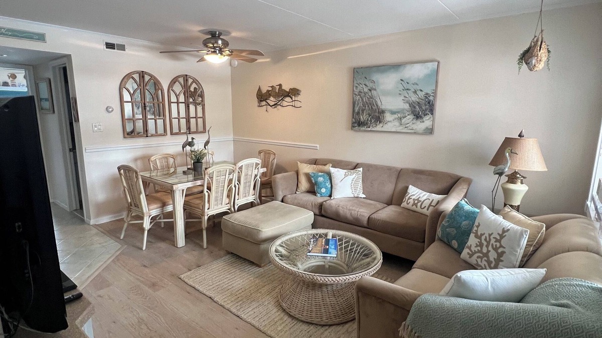 Admiral Estates Condo | Location! 1/2 block to Cape May Beach! Pool, parking, grills, family friendly