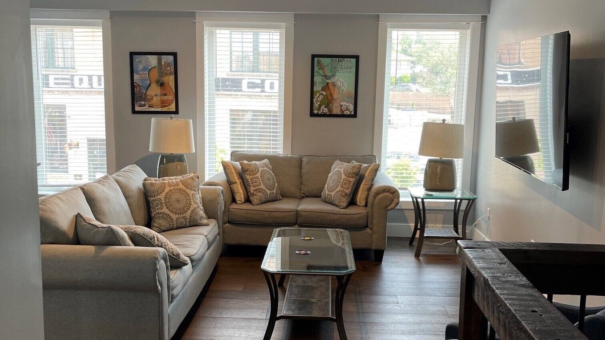 Bristol Apartment | Location! 2BR/2BA Loft Downtown Bristol TN on State St!
