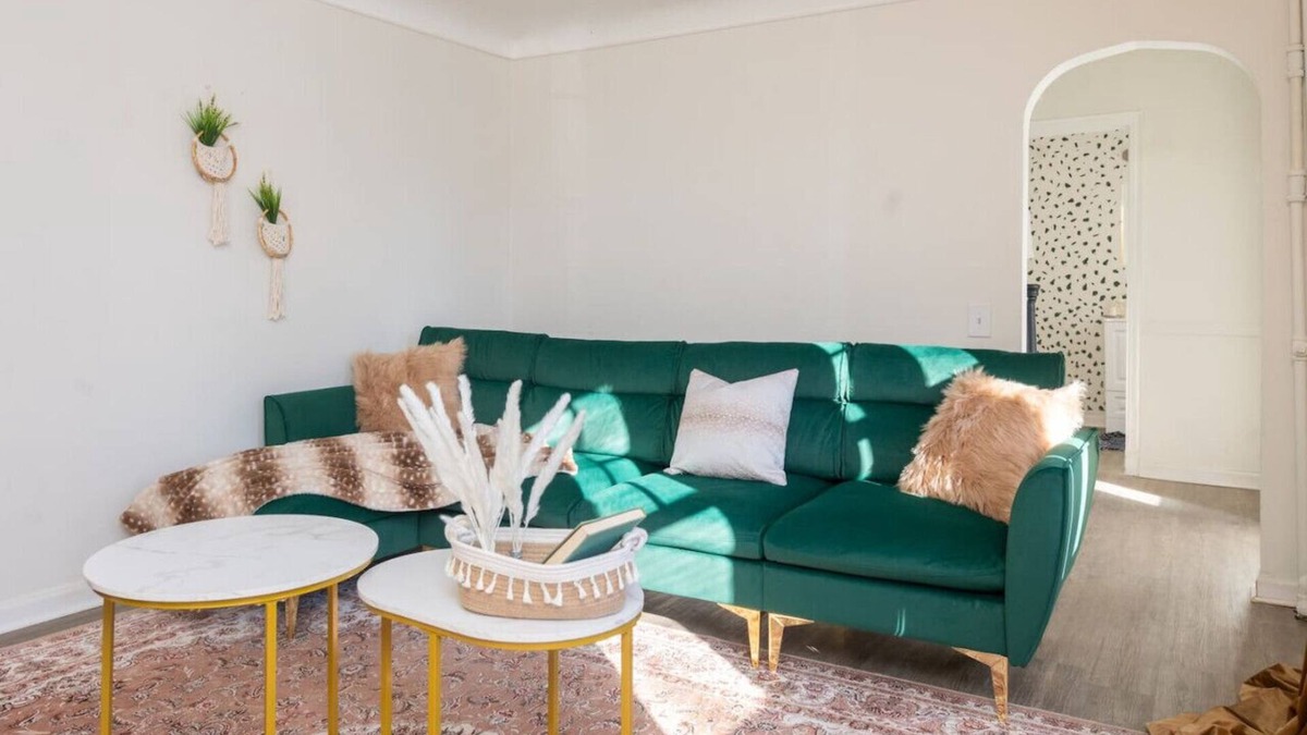Ann Arbor House | ~Location~ 3 Min to UOFM: Cozy Retro Art Deco Home