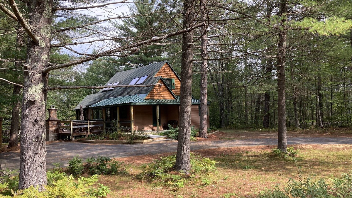 North Conway Cabin | LOCATION! A mountain cabin with western decor at Echo Lake/Cathedral ledge.