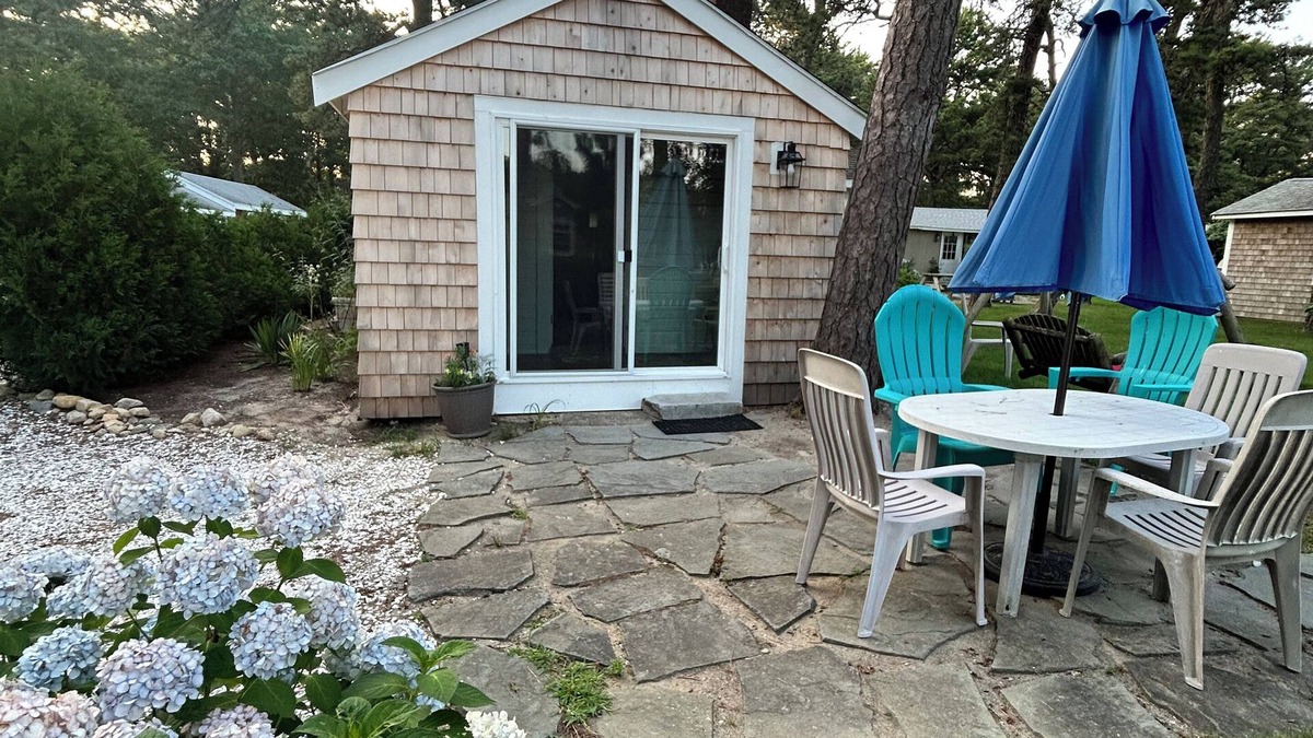 Bass River Cabin | LOCATION! CABIN sleeps3, 1 mile to BEACH, Heated POOL, Kitchen/Grill, Parking