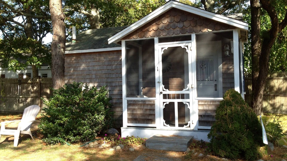 Bass River Cabin | LOCATION! Cabin sleeps2, POOL, 1 mile to OCEAN, Grill, Pet ok, Parking