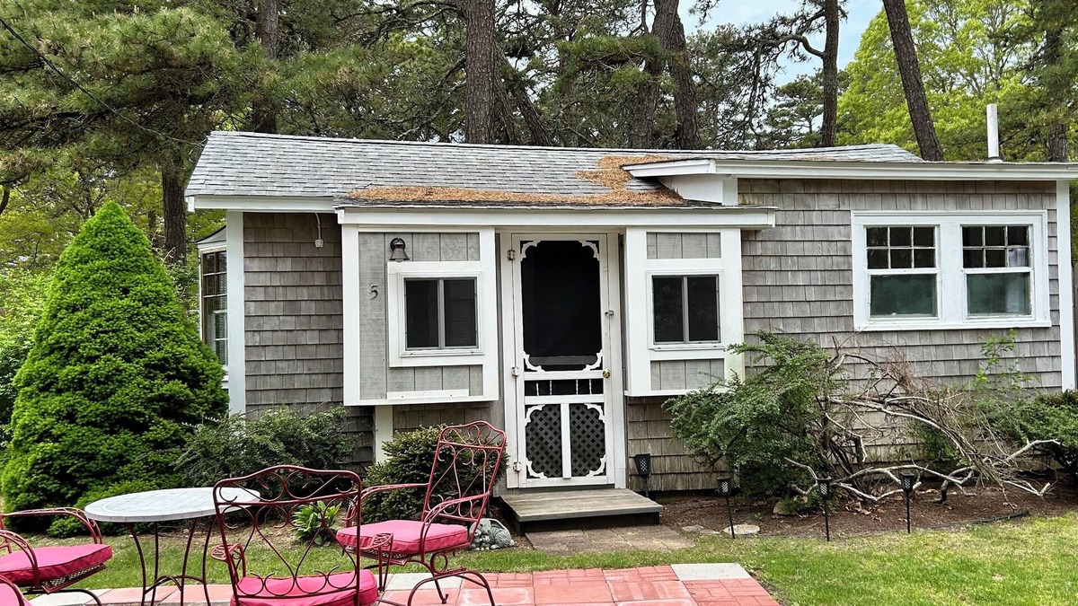 Bass River Cabin | LOCATION! Cabin sleeps3, POOL, 1 mile to OCEAN, Kitchen/Grill, Pet ok, Parking