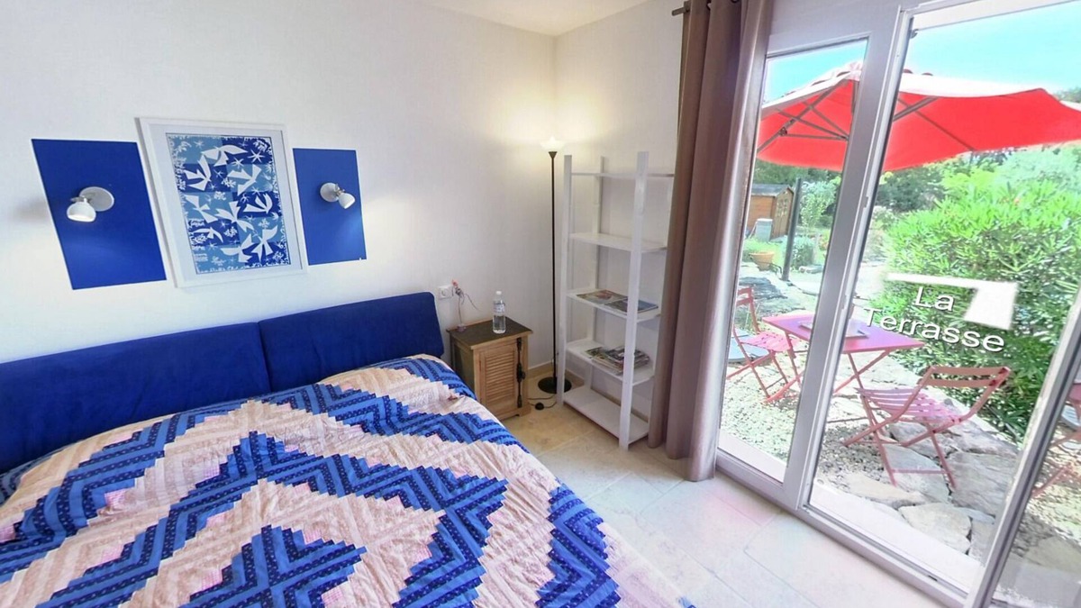 Flayosc Bed & Breakfast | Location Chambre Piscine Terrasse Jardin au Calme Petit Déjeuner Inclus