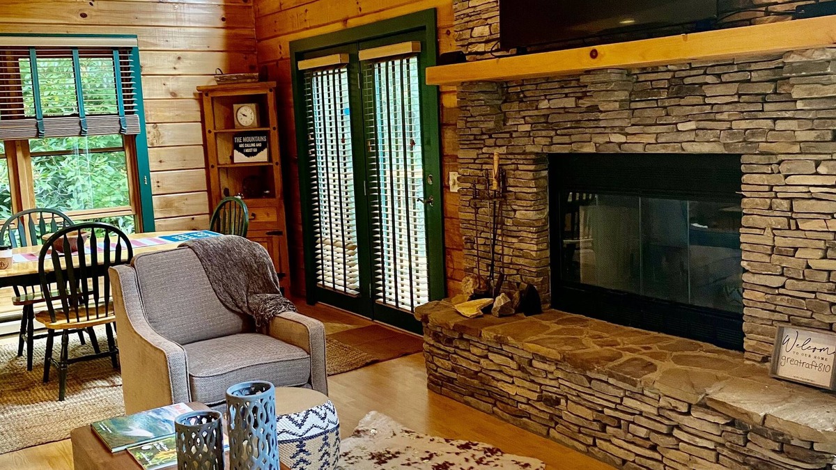 Banner Elk Cabin | Location! Cozy & Squeaky Clean! Book Fall&Winter at Banner Elk's Favorite Cabin!