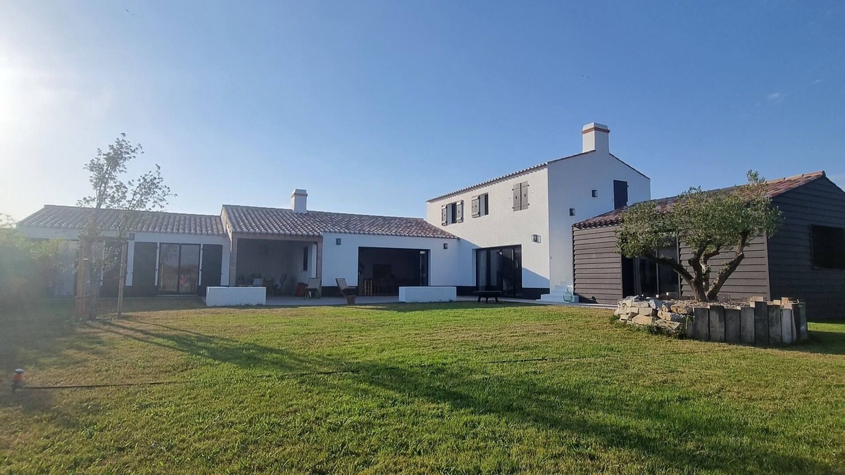 Noirmoutier-en-l'Ile Villa | Location de Vacances D'une Belle Maison Très Confortable Terrasse + Jardin