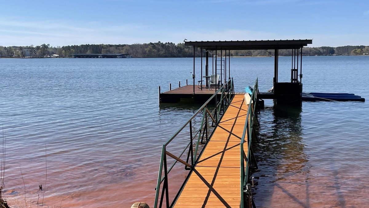 Hartwell House | LOCATION! Lakefront House with Dock near Hartwell Marina/Downtown Kayaks/Firepit