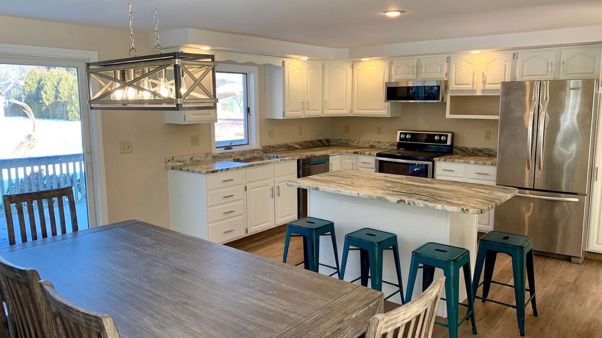 Ogunquit House | LOCATION! LOCATION! 1/2 mile walk to beach and downtown.