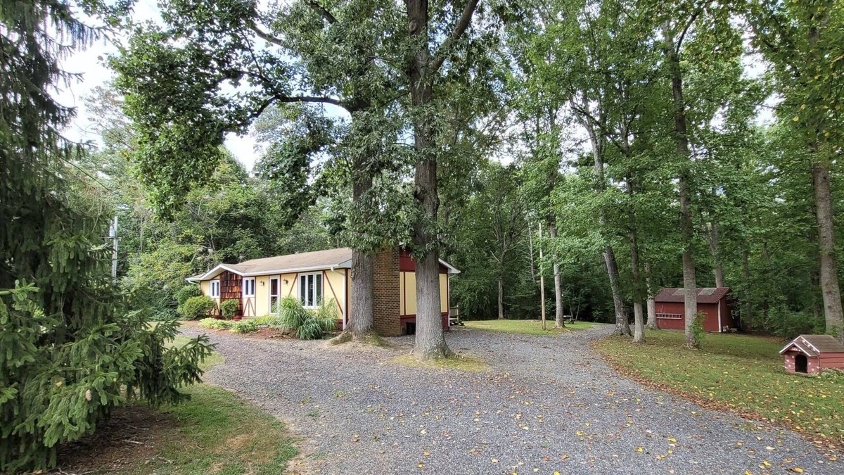 Rochelle Cottage | Location! Location! 29 & 231 - stop scrolling for our 5 star clean