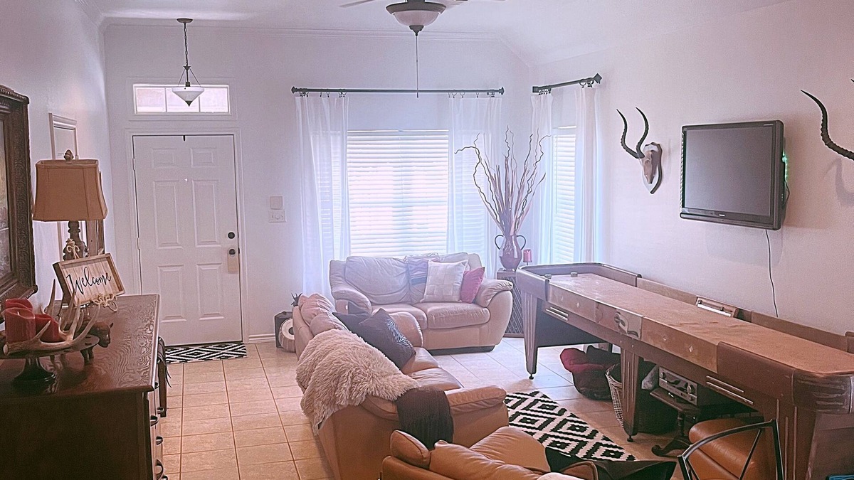 College Station House | Location, Location> Between Kyle Field & Travis Bryan Midtown Sports Park!