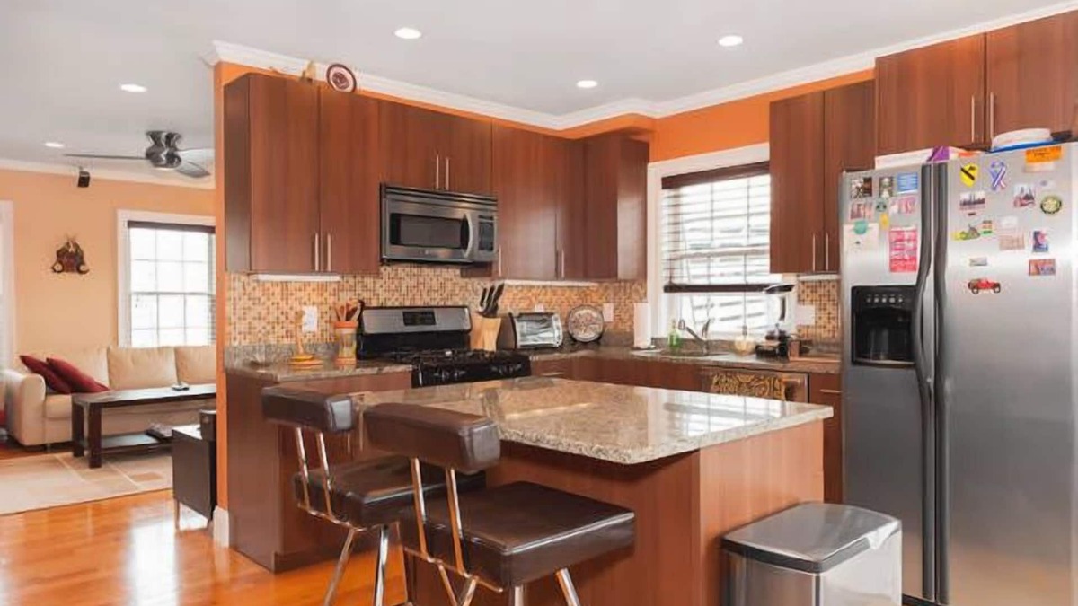 D Street - West Broadway Condo | LOCATION, LOCATION LOCATION, 2 Bed, 2 Bath Luxury Condo