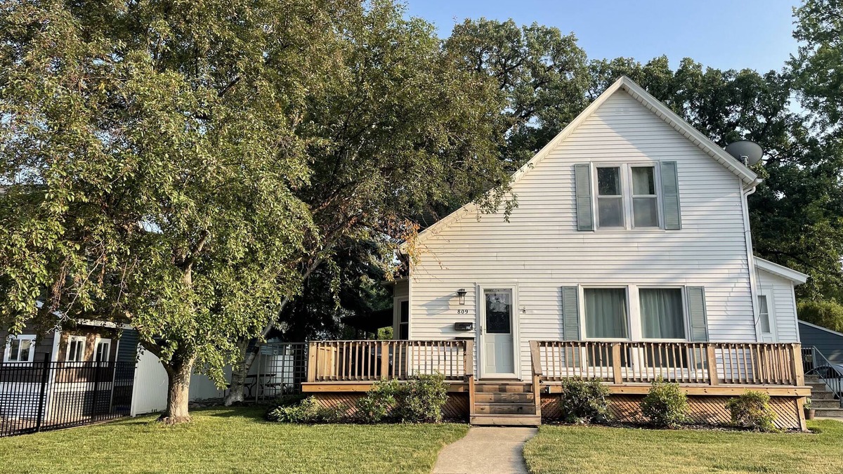 Clear Lake House | LOCATION LOCATION LOCATION! Short walk to beach, park, shops, restaurants & bars
