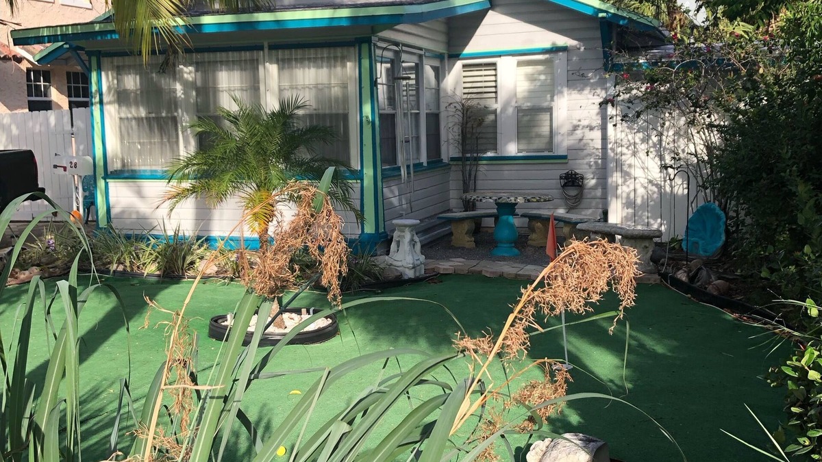Lake Worth Cottage | location, location, location!