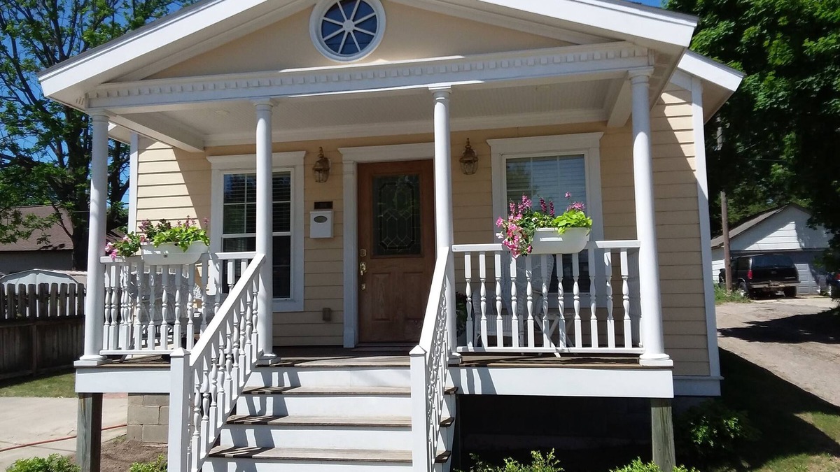 Ludington House | Location, Location, Location! Stay 1 month in Summer.for onlyn