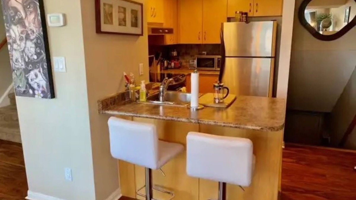 Beaconsfield Village House | Location Location Location!