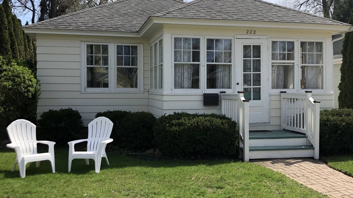 Holland Historic District House | Location, Location, Location! Historic District near downtown