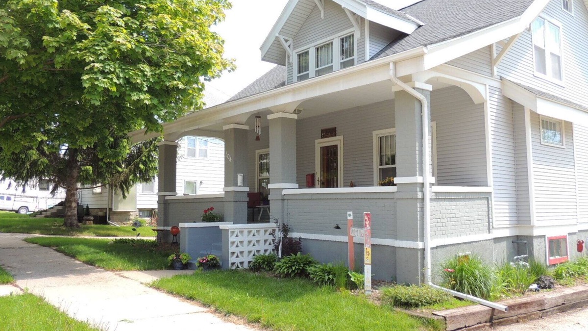 Decorah House | Location! Location! Location! 5 Bedroom Home 1 Block From Downtown Decorah