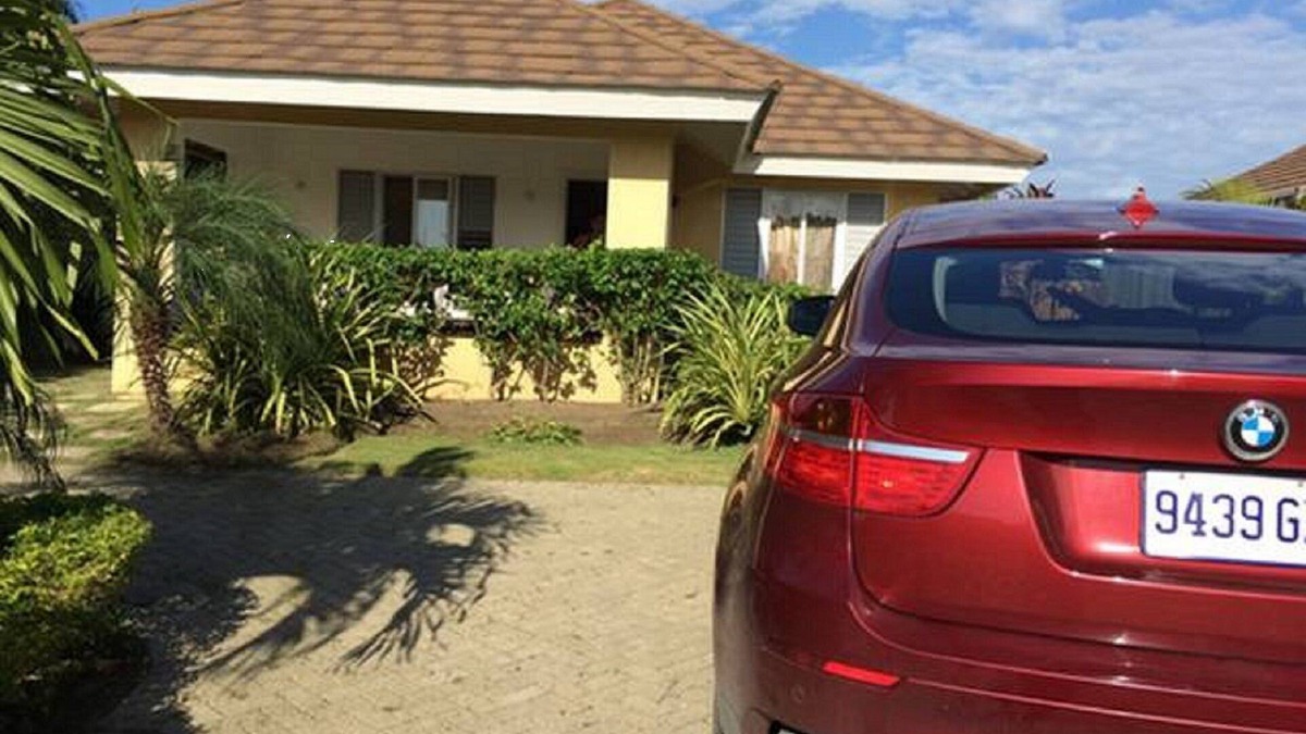 Priory House | Location!Location!Location! Near Dunn's River.