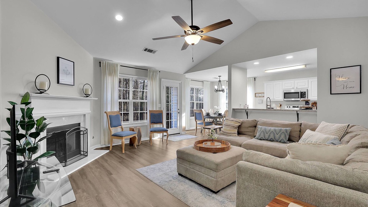 Buford House | Location, Location! Minutes away from Mall of GA!