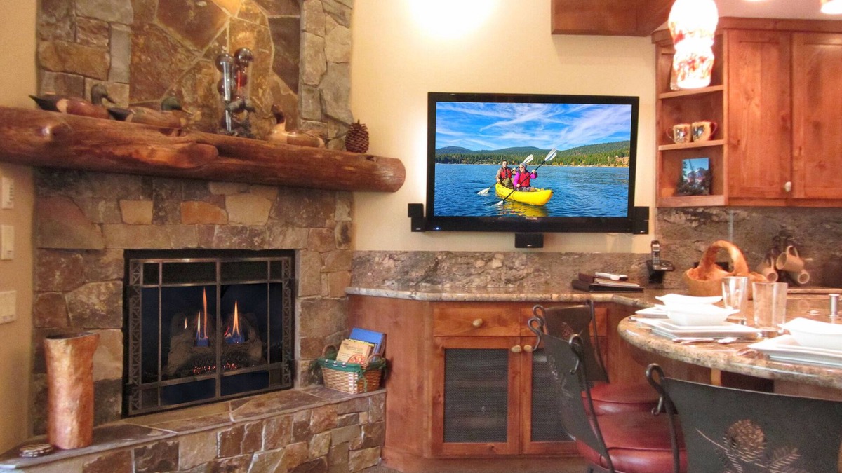 Truckee Condo | LOCATION! LOCATION! Ski In-Out, Ski Trails Condo Very Near N'star Vill, Wi-Fi