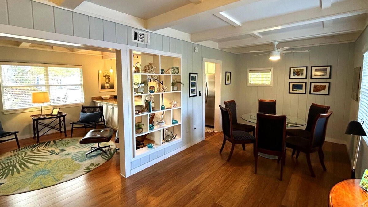 Ringling Park House | Location, Location Trolley to Beach, Walk Downtown. Bike Legacy Trail, Pets OK.