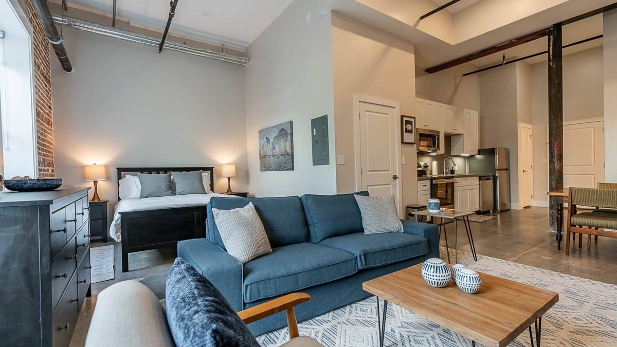 Galveston Condo | Location Location! Walk to everything! 1 BDRM/1 BA in Historic Strand, Sleeps 4!