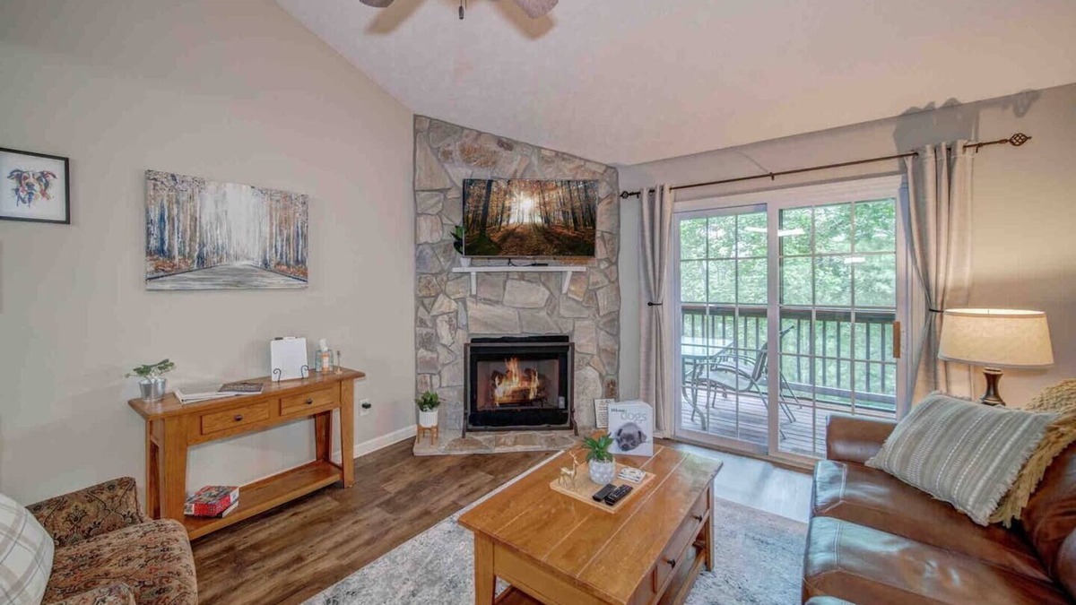 Helen Cottage | 🍺LOCATION! Only 1 mile to downtown Helen. 2 Bedroom, 2 Bath. Gated Community.