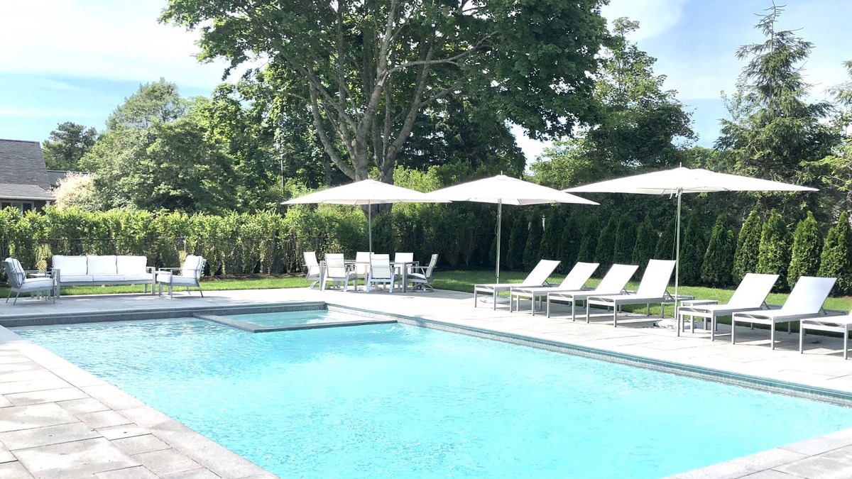 Chatham House | Location! Pool & Spa! 2 Primary Suites, Walk to Town, Beach, Chatham Bars Inn