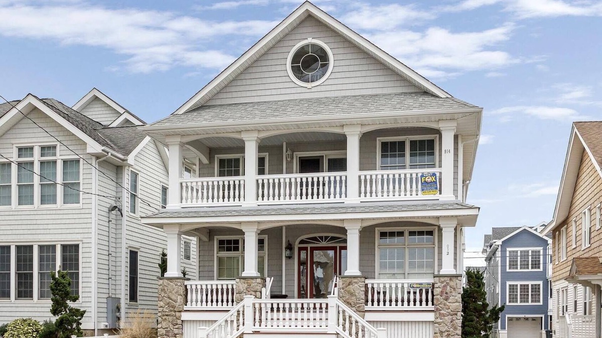 North End House | LOCATION-PRIME: Steps away from the Boardwalk & BEACH