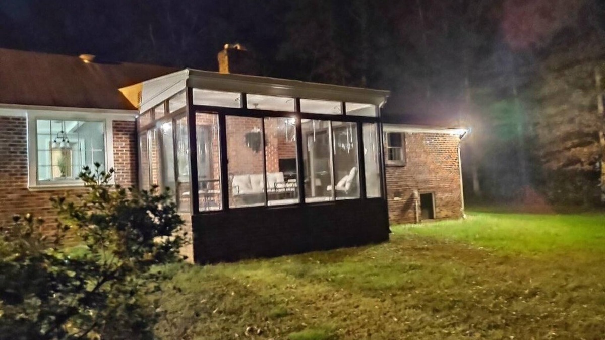Chesterfield House | Location! Secluded Three bedrooms Brick Ranch includes utilities 30+ day rental