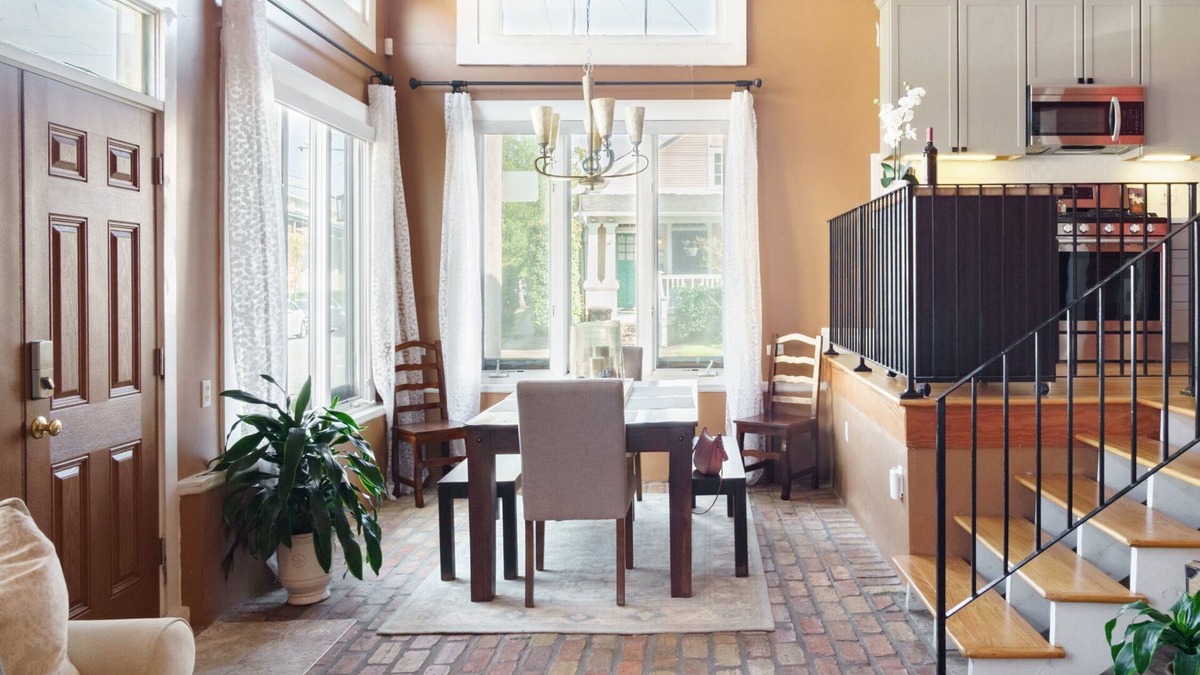 Milan House | Location! Steps Away From St. Charles Avenue!