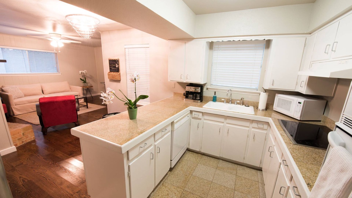 Northeast Dallas House | Location! Tastefully Updated 2-2 Lakewood Duplex, 1/2 mile to White Rock Lake