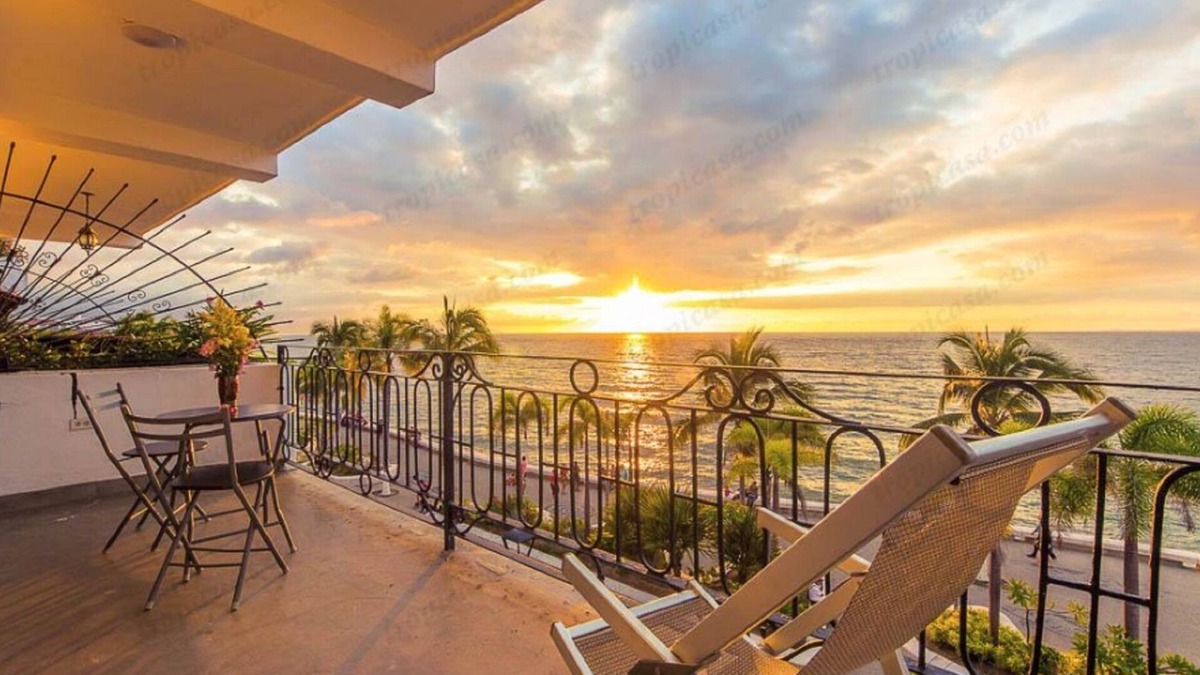 Downtown Puerto Vallarta Condo | Location & View ! Luxury Oceanfront Condo, Downtown Puerto Vallarta on Malecon *