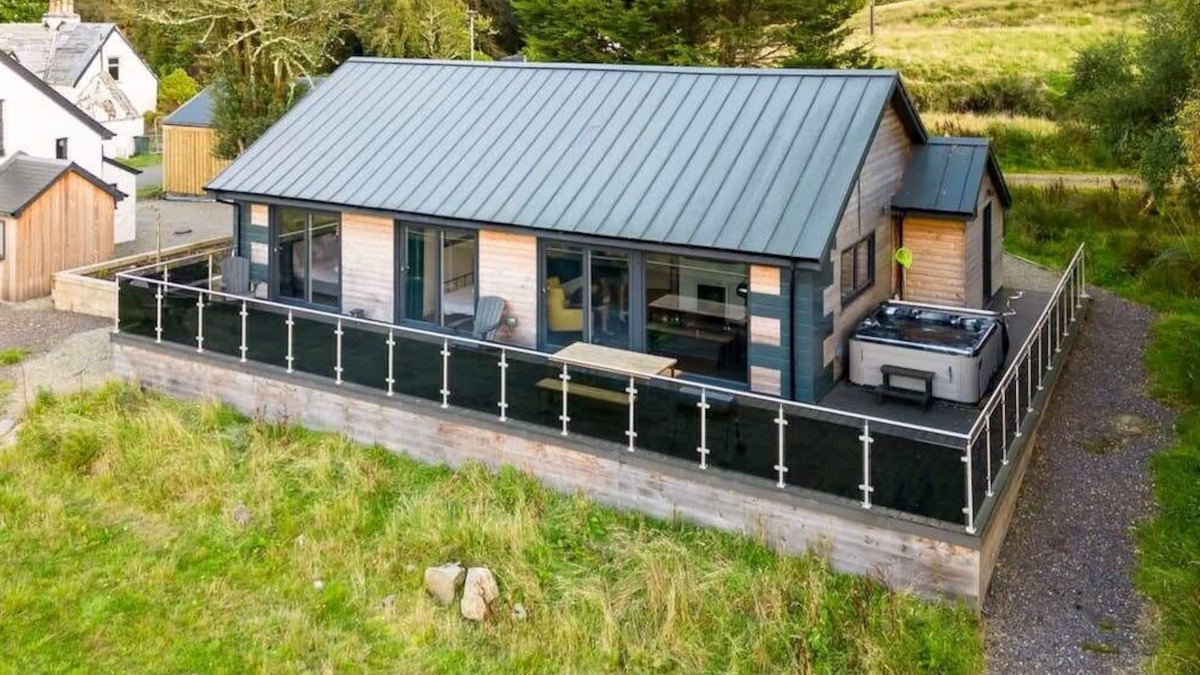 Dalmally Cabin | Loch Awe Lodge with Stunning Views Ardbrecknish