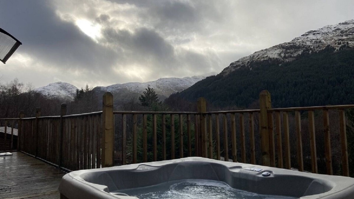 Loch Eck Cabin | Loch Eck Cabin Retreat with Hot Tub and Sauna Stunning views beautiful location